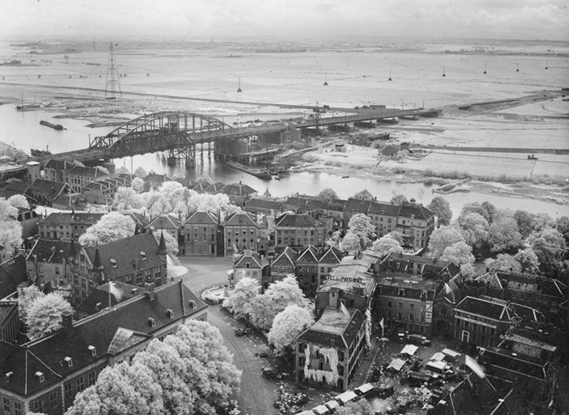 1934 - Bouw van de Rijnbrug